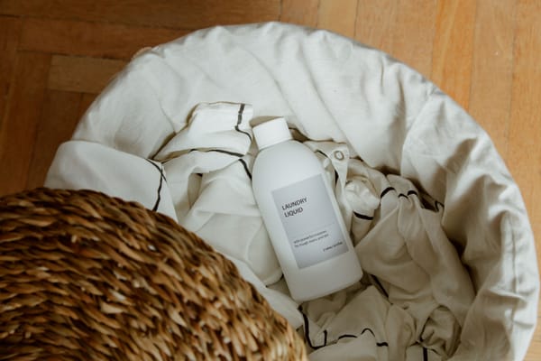 7 producten die je kleding langer mooi houden zonder wassen
